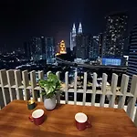 C14B Modern Infinity Pool Klcc Balcony View
