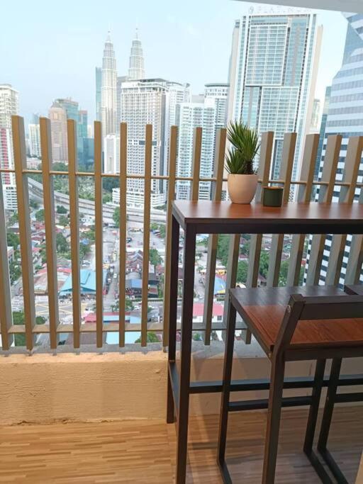 C14b Modern Infinity Pool Klcc Balcony View