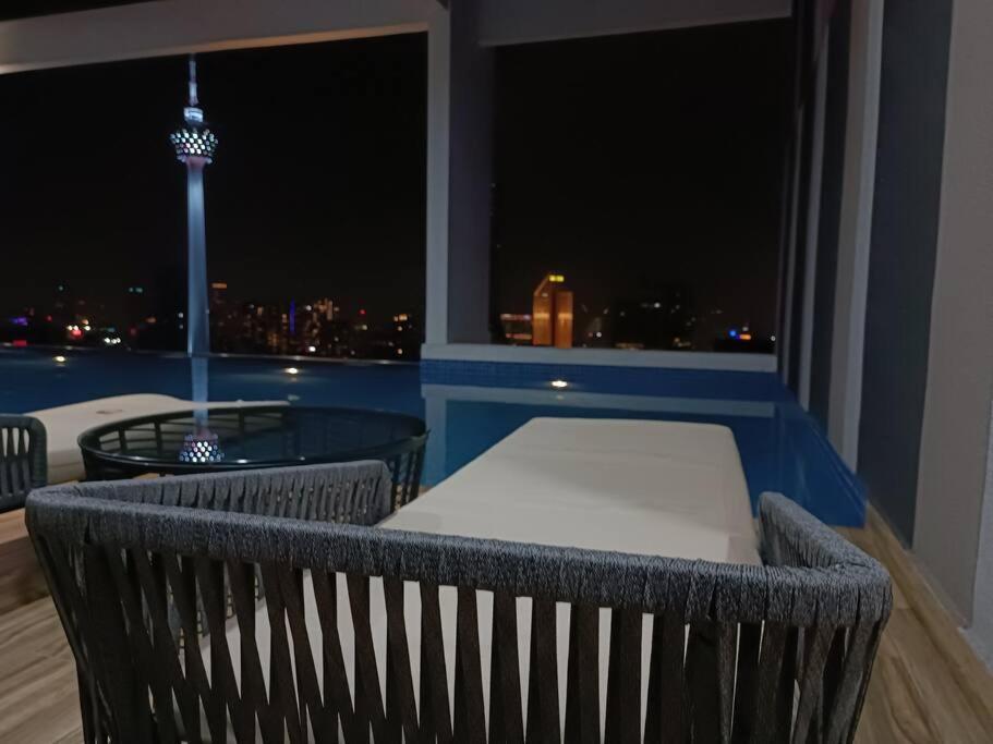 Pangsapuri C14b Modern Infinity Pool Klcc Balcony View *