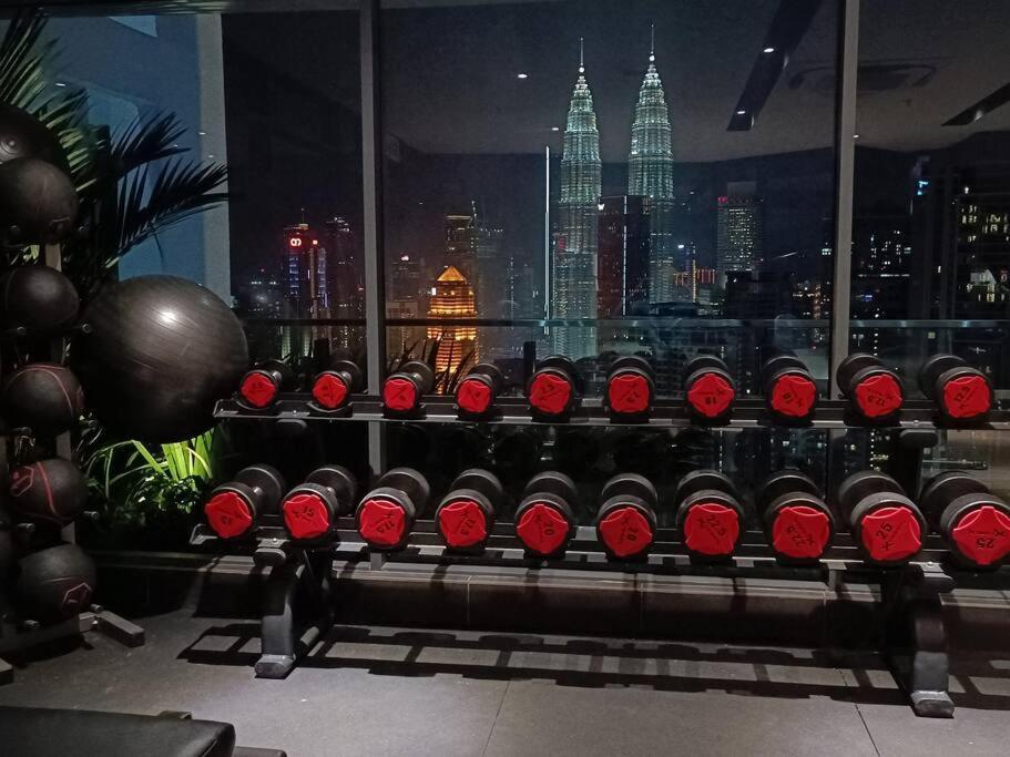 C14b Modern Infinity Pool Klcc Balcony View Kuala Lumpur