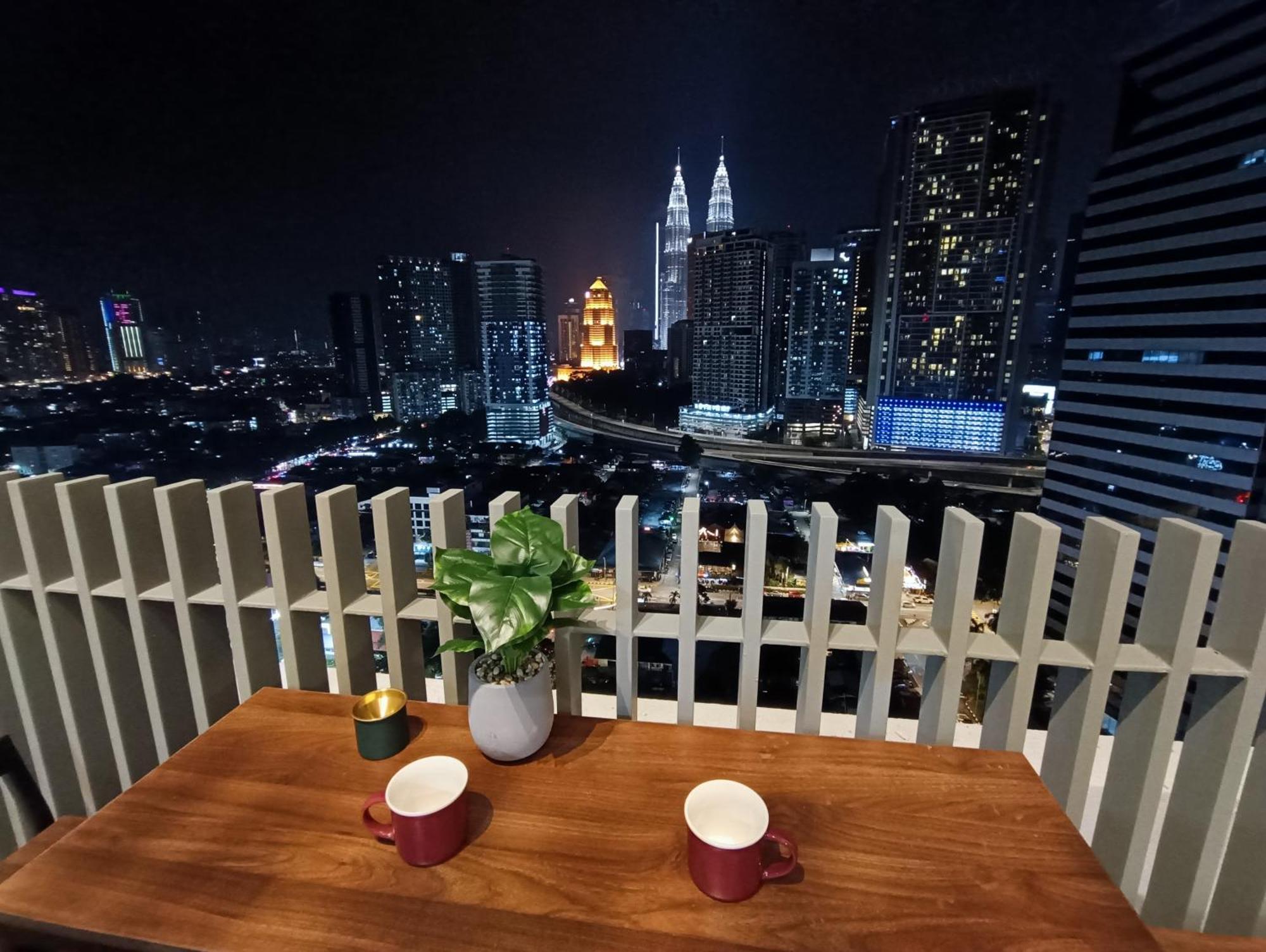 Pangsapuri C14b Modern Infinity Pool Klcc Balcony View *