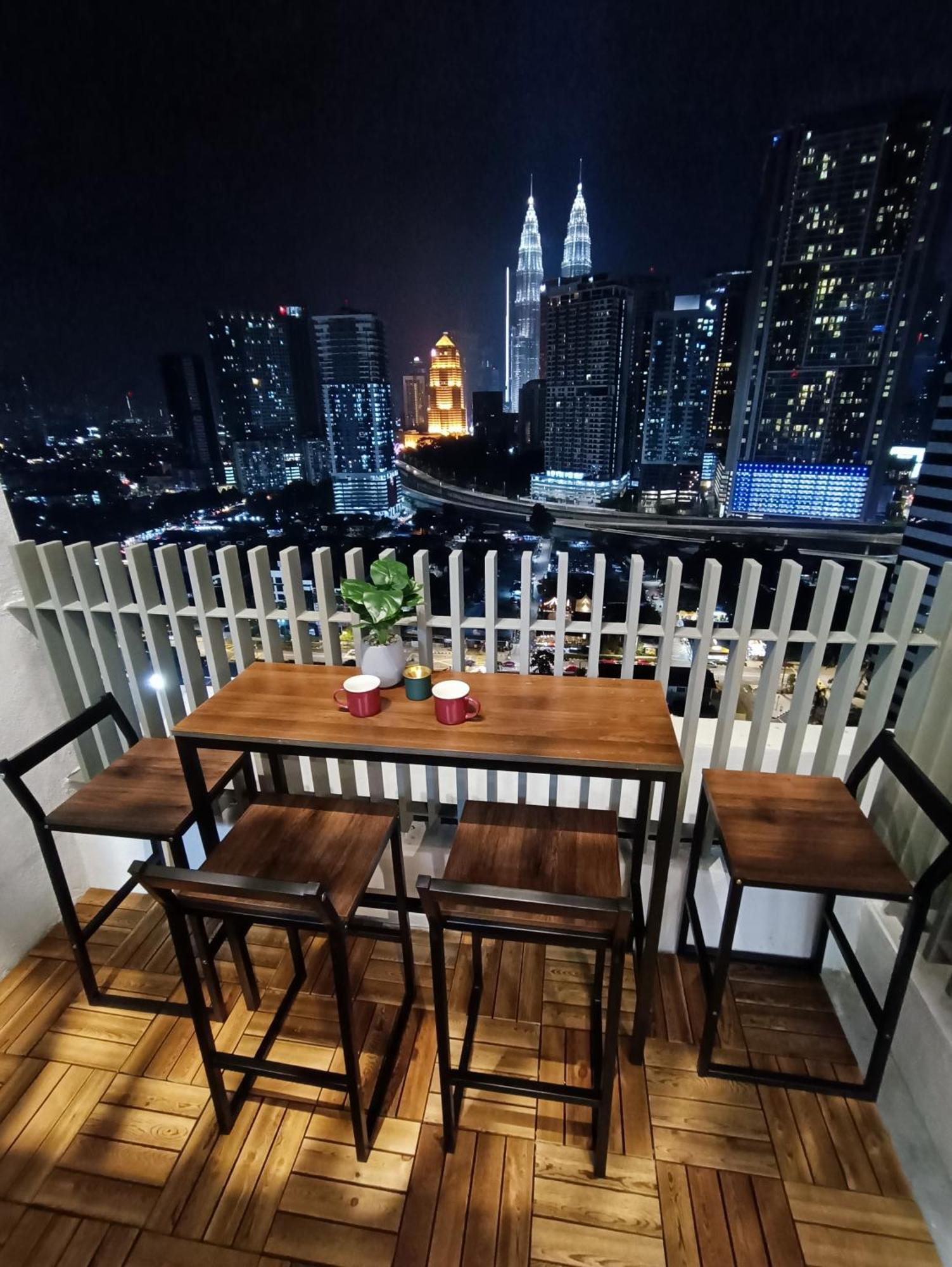 C14b Modern Infinity Pool Klcc Balcony View * Kuala Lumpur