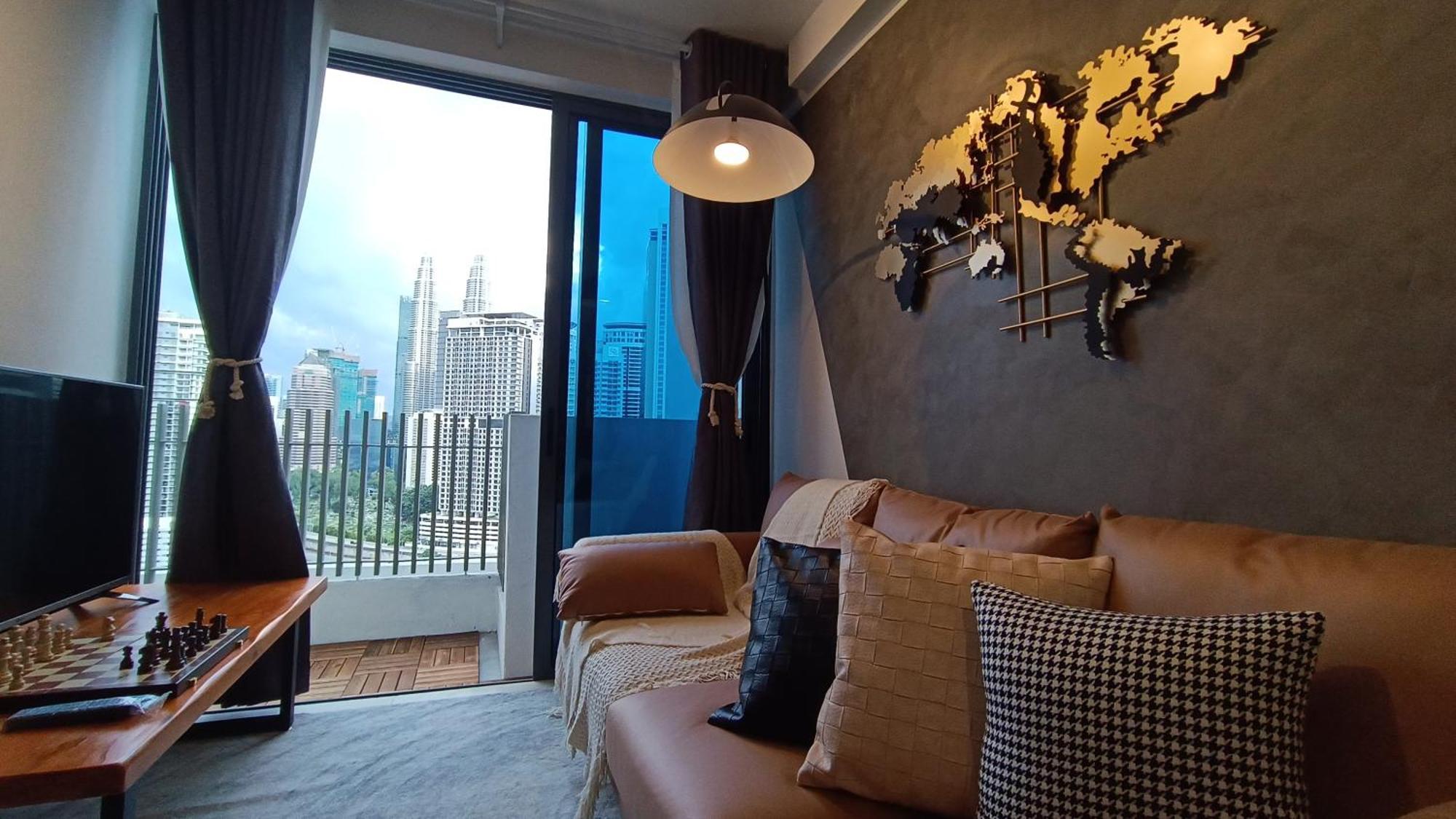 C14b Modern Infinity Pool Klcc Balcony View *