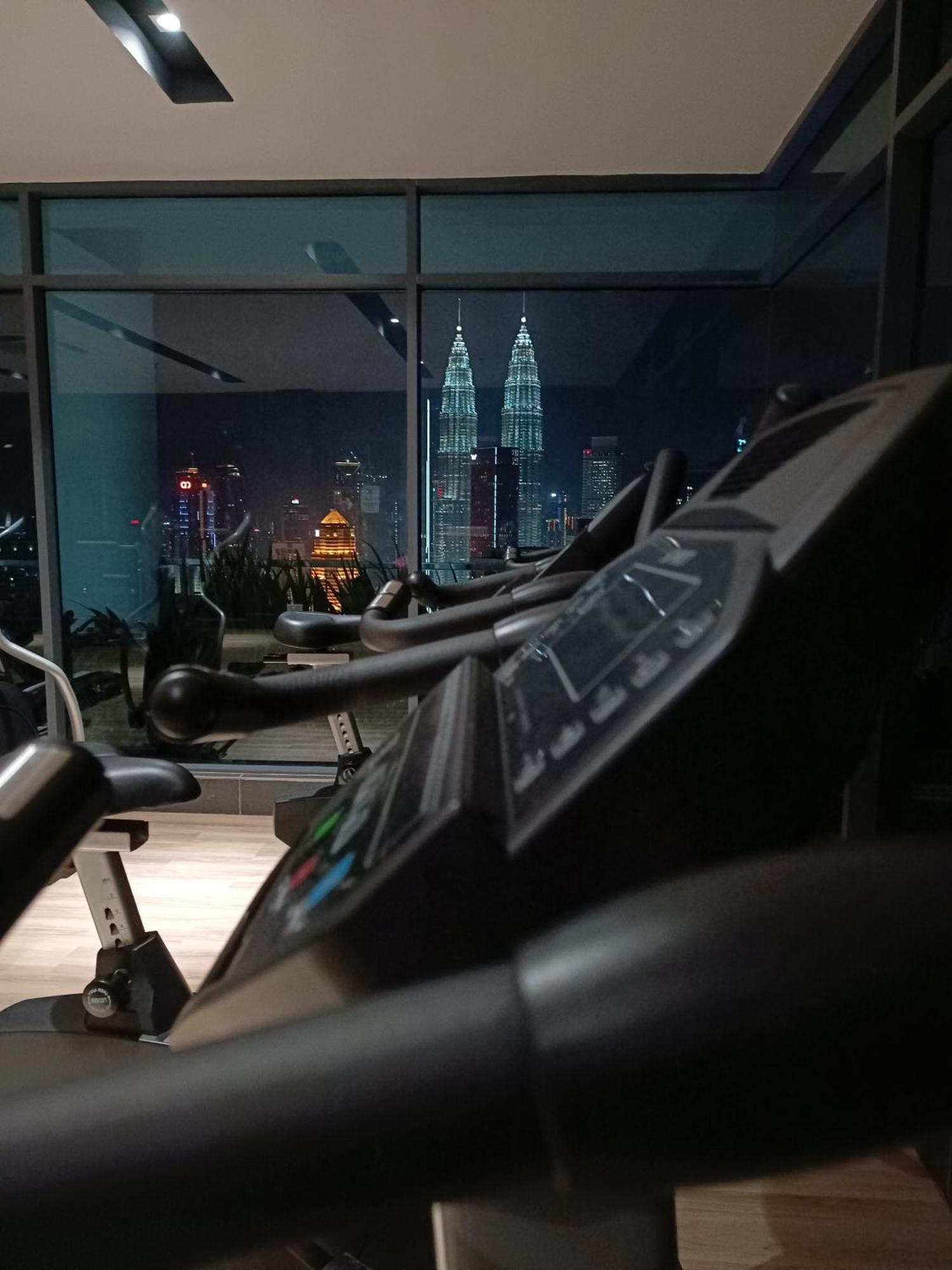 C14b Modern Infinity Pool Klcc Balcony View Kuala Lumpur
