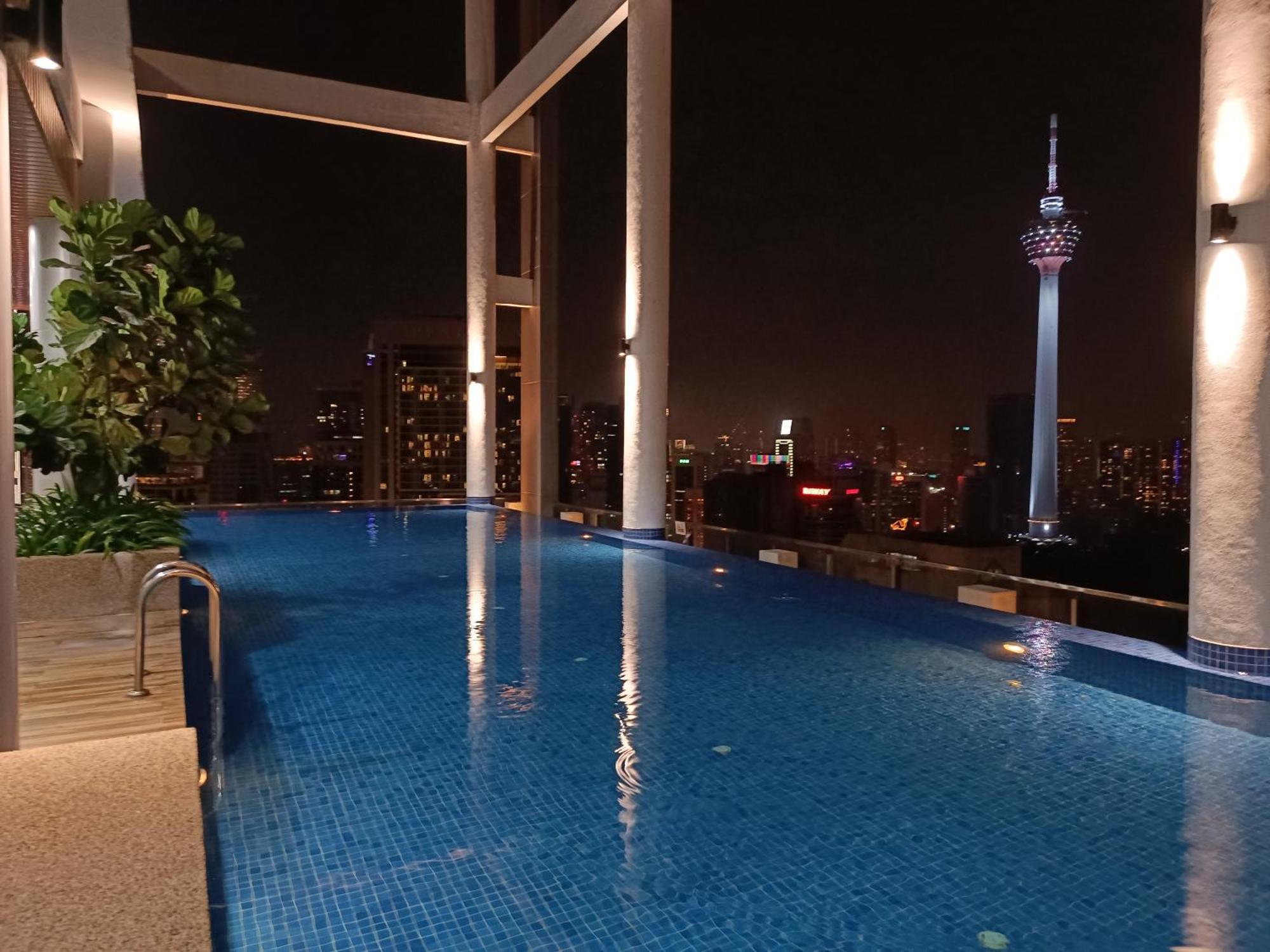 C14b Modern Infinity Pool Klcc Balcony View