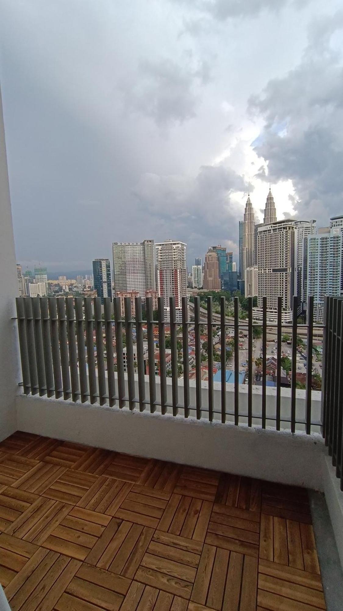C14b Modern Infinity Pool Klcc Balcony View Pangsapuri *