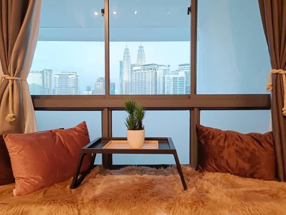 C14b Modern Infinity Pool Klcc Balcony View Apartment Kuala Lumpur