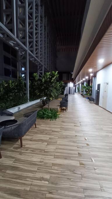 C14b Modern Infinity Pool Klcc Balcony View Apartment